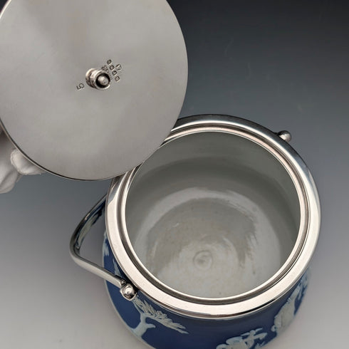 古董英國韋奇伍德餅乾桶 Jasperware 皇家藍色